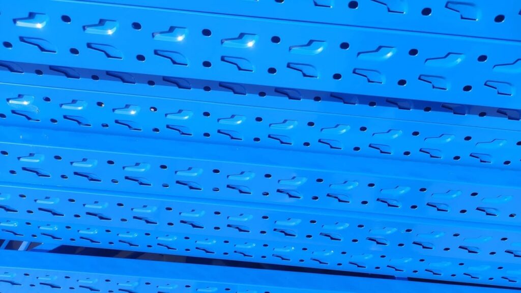 Diamond Hole vs Butterfly Hole Pallet Racking 