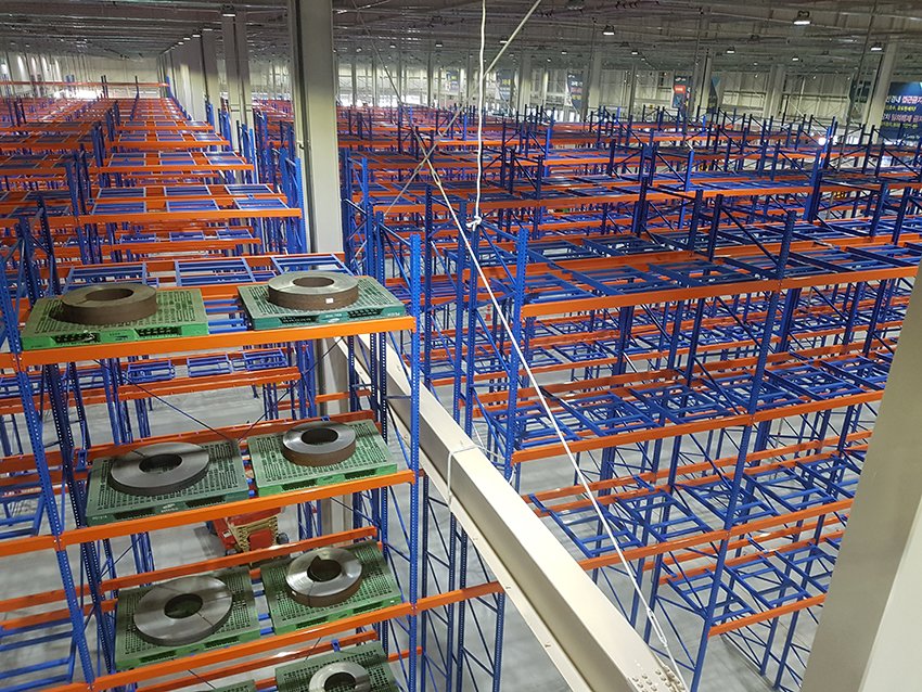 Anatomy of a Pallet Racking System: A Deep Dive into Beams, Frames, and Bracing